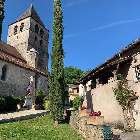 Stylish One Bedroom Apartment In A Lovely Village Saint-Vincent-Rive-dʼOlt Exteriér fotografie
